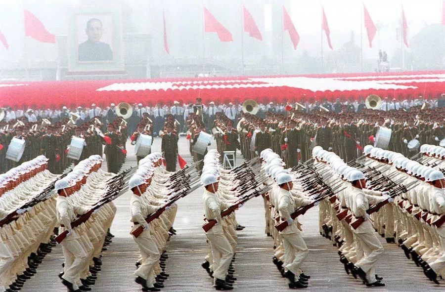 中國閱兵史上的霸氣瞬間，回顧1984年的閱兵盛況，中國閱兵史上的霸氣瞬間，回顧1984年閱兵盛況的震撼瞬間