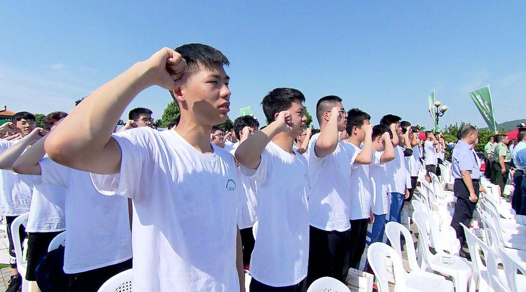 兵役登記證上大學(xué)一定要嗎？詳解兵役登記與大學(xué)入學(xué)要求，關(guān)于兵役登記證與大學(xué)入學(xué)要求的詳解，是否上大學(xué)必須持有兵役登記證？