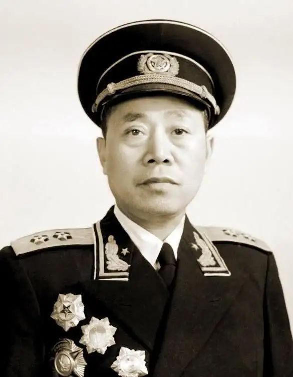 上將上面還有等級(jí)嗎，探究軍銜體系中的高級(jí)職位與等級(jí)劃分，軍銜體系揭秘，上將之上是否還有更高級(jí)別？高級(jí)職位與等級(jí)劃分全解析