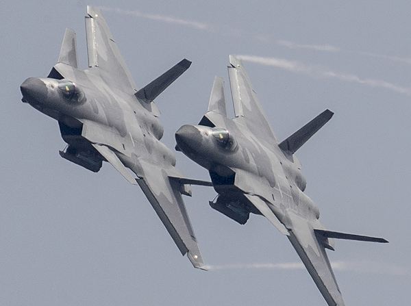 軍事震撼，20架轟炸機(jī)傾瀉240枚導(dǎo)彈的力量展示，軍事震撼，20架轟炸機(jī)傾瀉導(dǎo)彈力量展示日