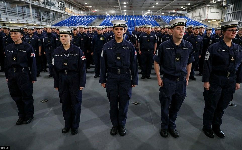 伊麗莎白女王號航母圖片，展現(xiàn)英國海軍力量的驕傲，伊麗莎白女王號航母展示英國海軍力量的風采