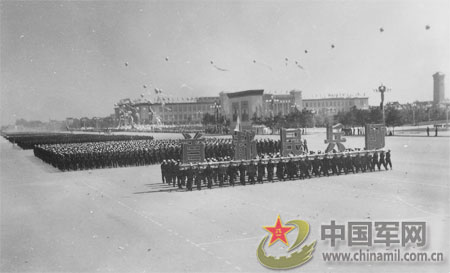 重溫歷史瞬間，探索1959年國慶閱兵視頻，重溫歷史瞬間，探索經(jīng)典，回顧1959年國慶閱兵盛況