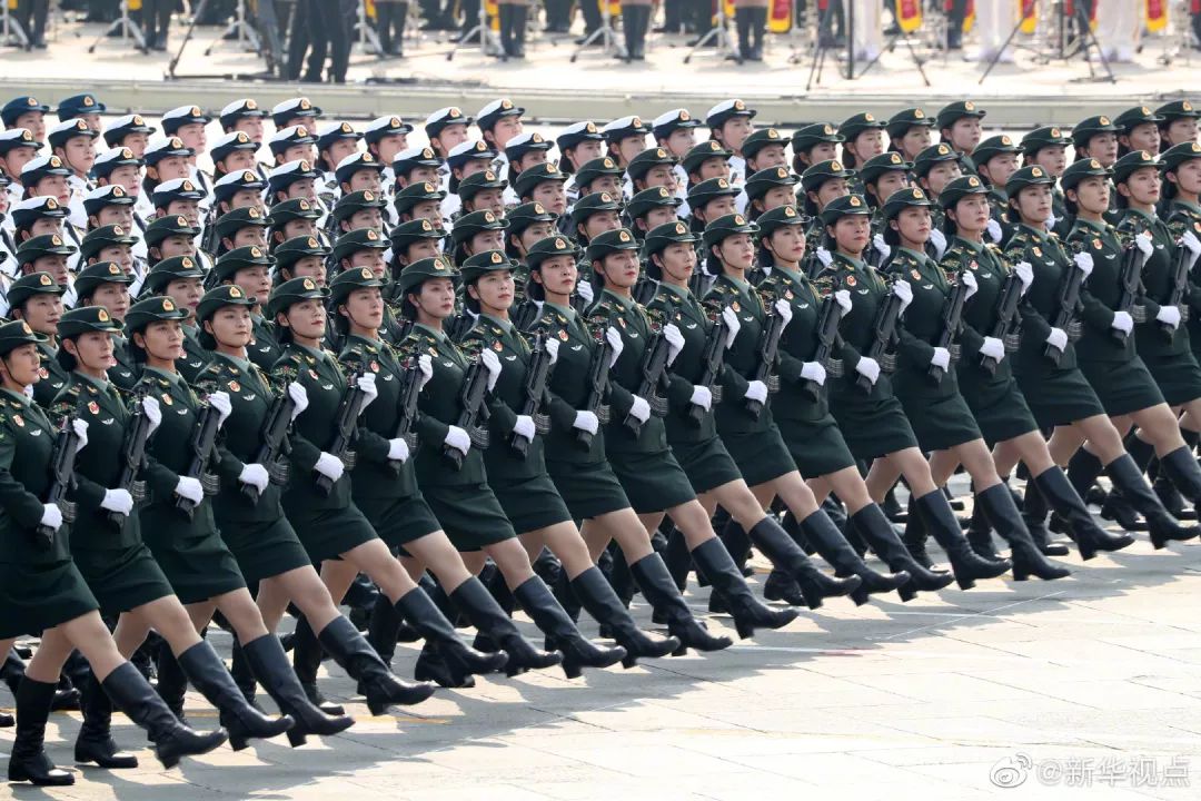 國慶閱兵女兵方隊視頻，展現(xiàn)新時代巾幗英雄風采，國慶閱兵女兵方隊視頻，展現(xiàn)新時代巾幗英雄風采閃耀閱兵場