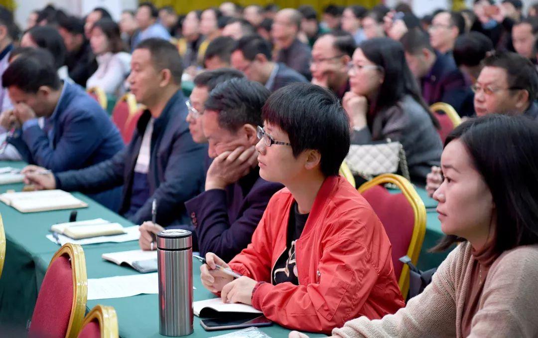 新聞報(bào)刊最新一期，深度解讀熱點(diǎn)事件，掌握最新資訊動(dòng)向，新聞熱點(diǎn)深度解讀，掌握最新資訊動(dòng)向