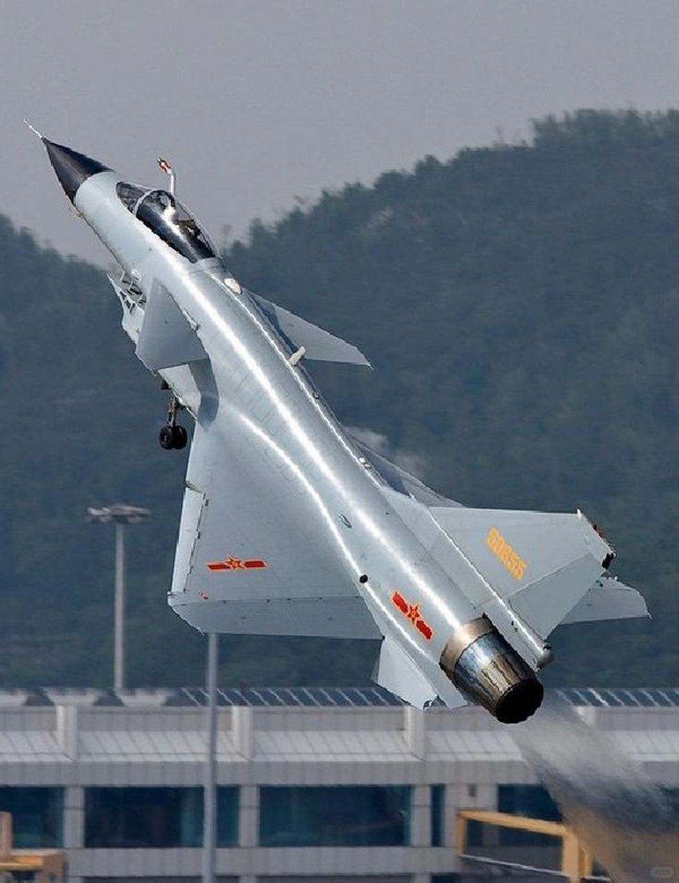 殲-10戰(zhàn)斗機(jī)是幾代機(jī)？全面解析中國(guó)空軍的主力戰(zhàn)機(jī)，中國(guó)空軍主力戰(zhàn)機(jī)殲-10戰(zhàn)斗機(jī)的全面解析，幾代機(jī)？